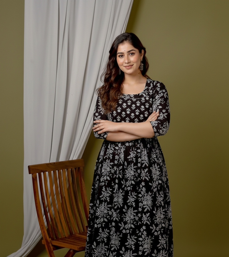 Women’s maternity and feeding gown