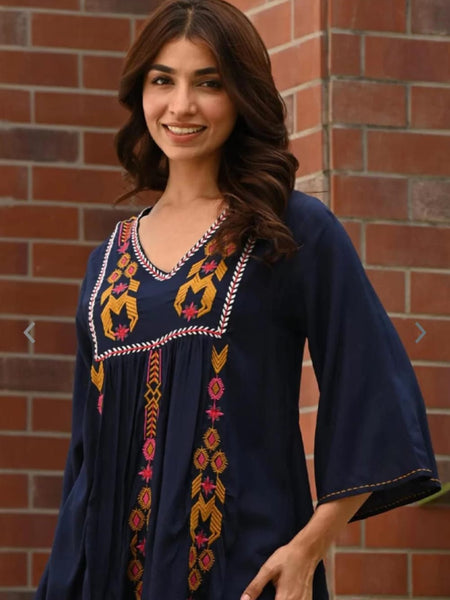 Refined Blue Rayon Embroidered Top